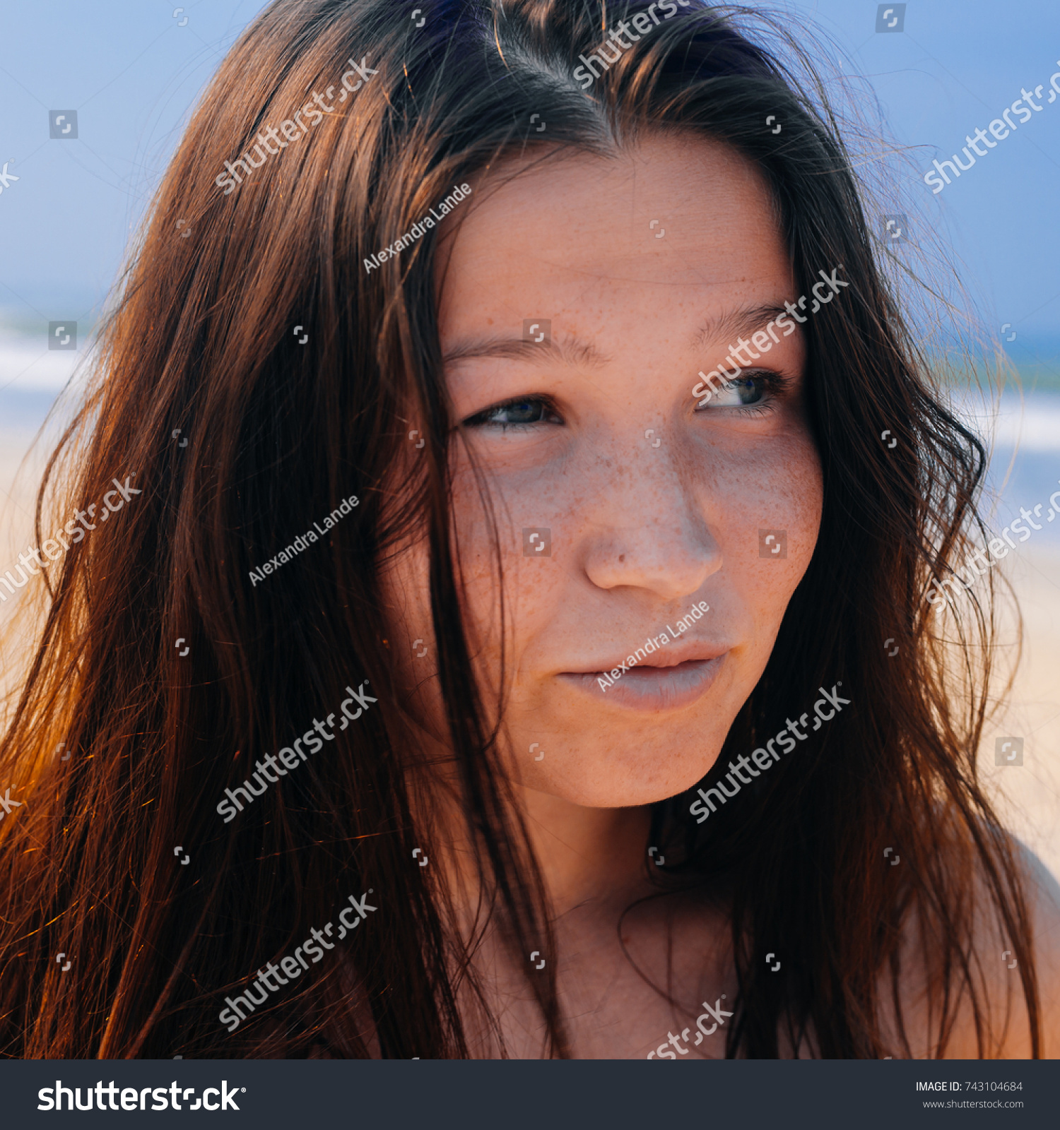 Smiling Beautiful Woman Sunbathing On Beach写真素材 Shutterstock
