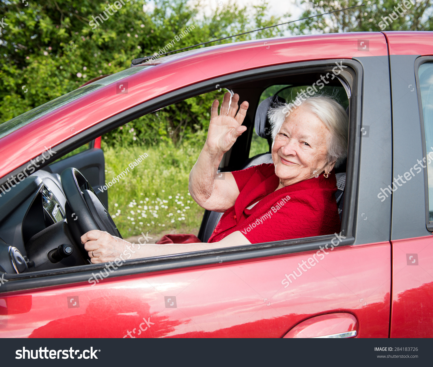 39-829-old-women-car-images-stock-photos-vectors-shutterstock