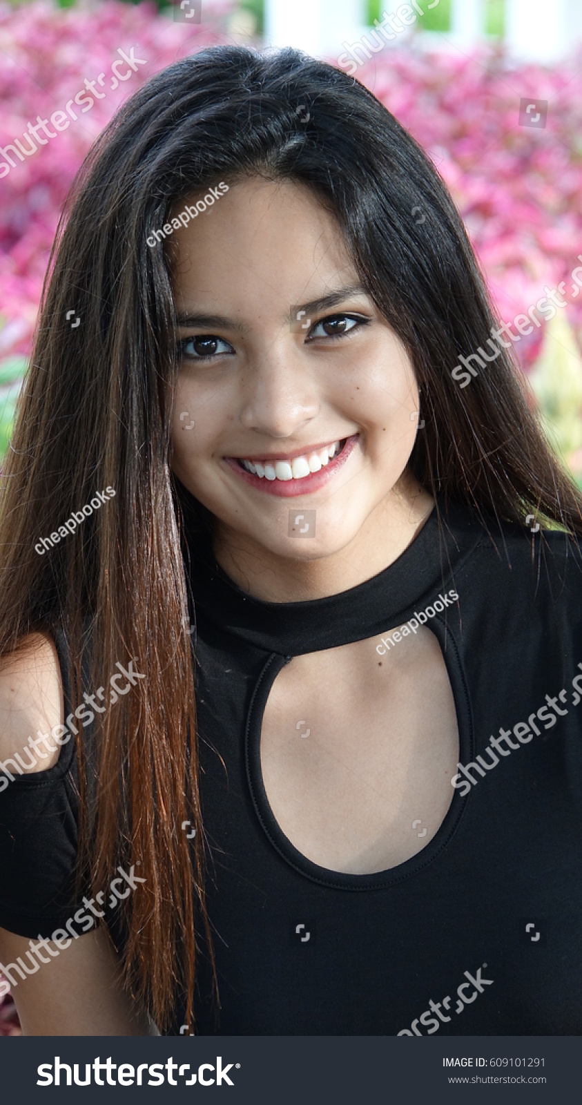 Smiling Teen Girl Stock Photo 609101291 | Shutterstock