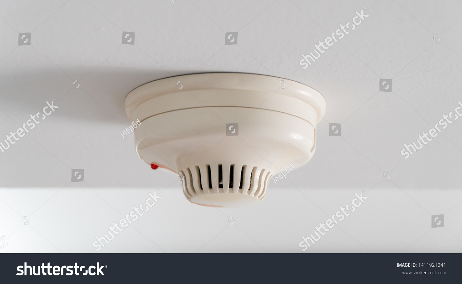 2 706 Heat Detectors Stock Photos Images Photography Shutterstock   Stock Photo Smoke And Heat Detector In Comming Room On Ceiling 1411921241 