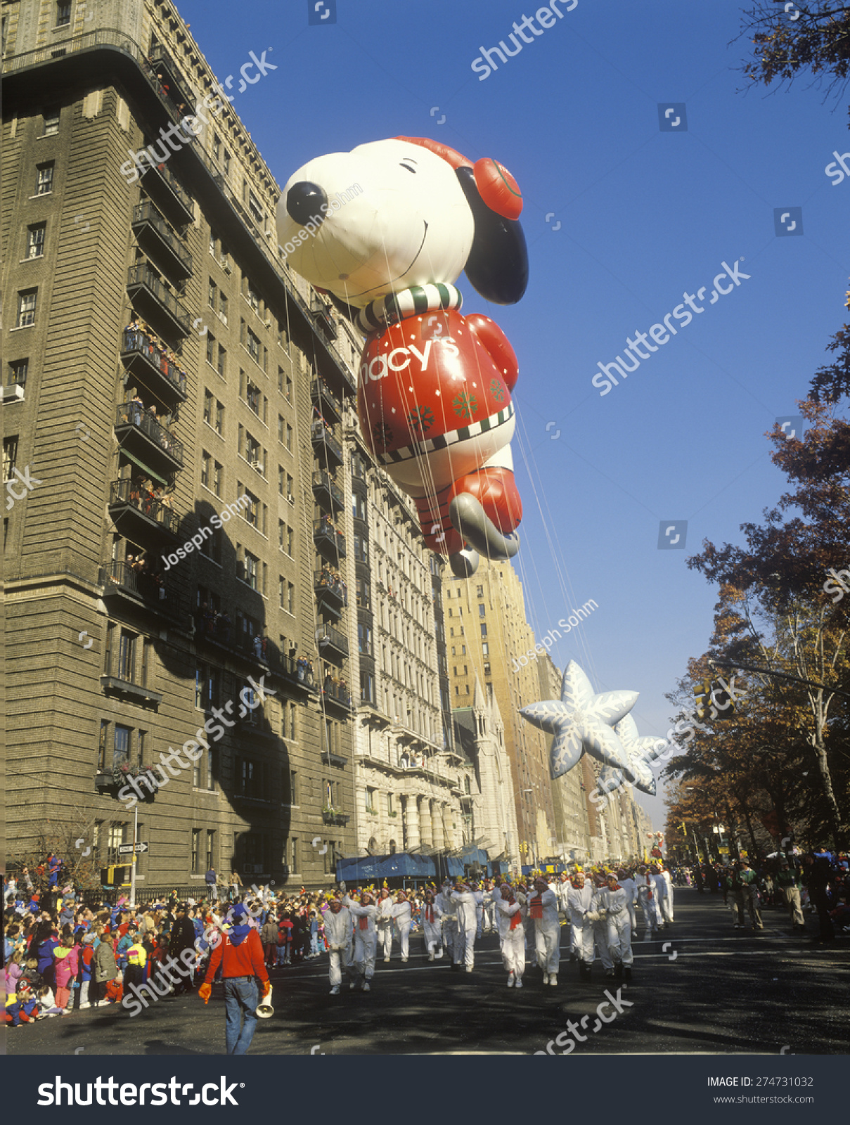 Snoopy And Woodstock Balloons In Macy'S Thanksgiving Day Parade, New ...