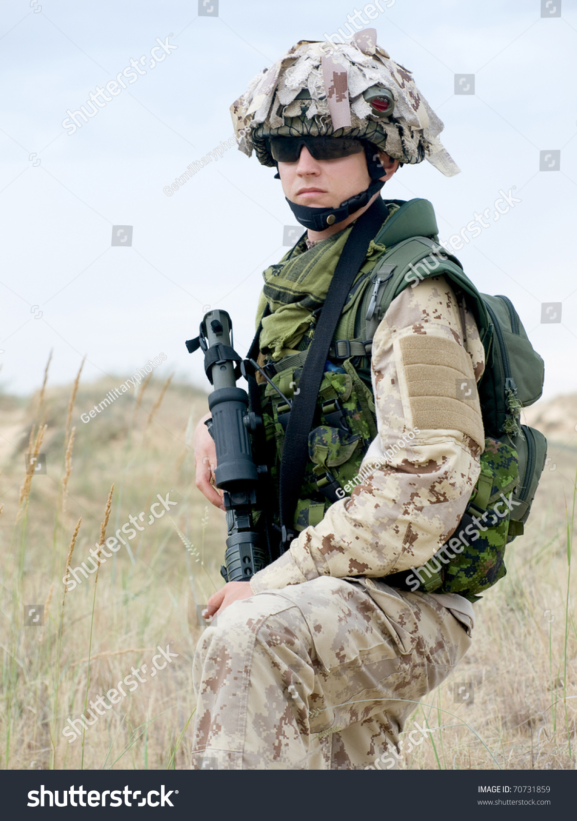 Soldier Desert Uniform Holding His Rifle Stock Photo 70731859 ...