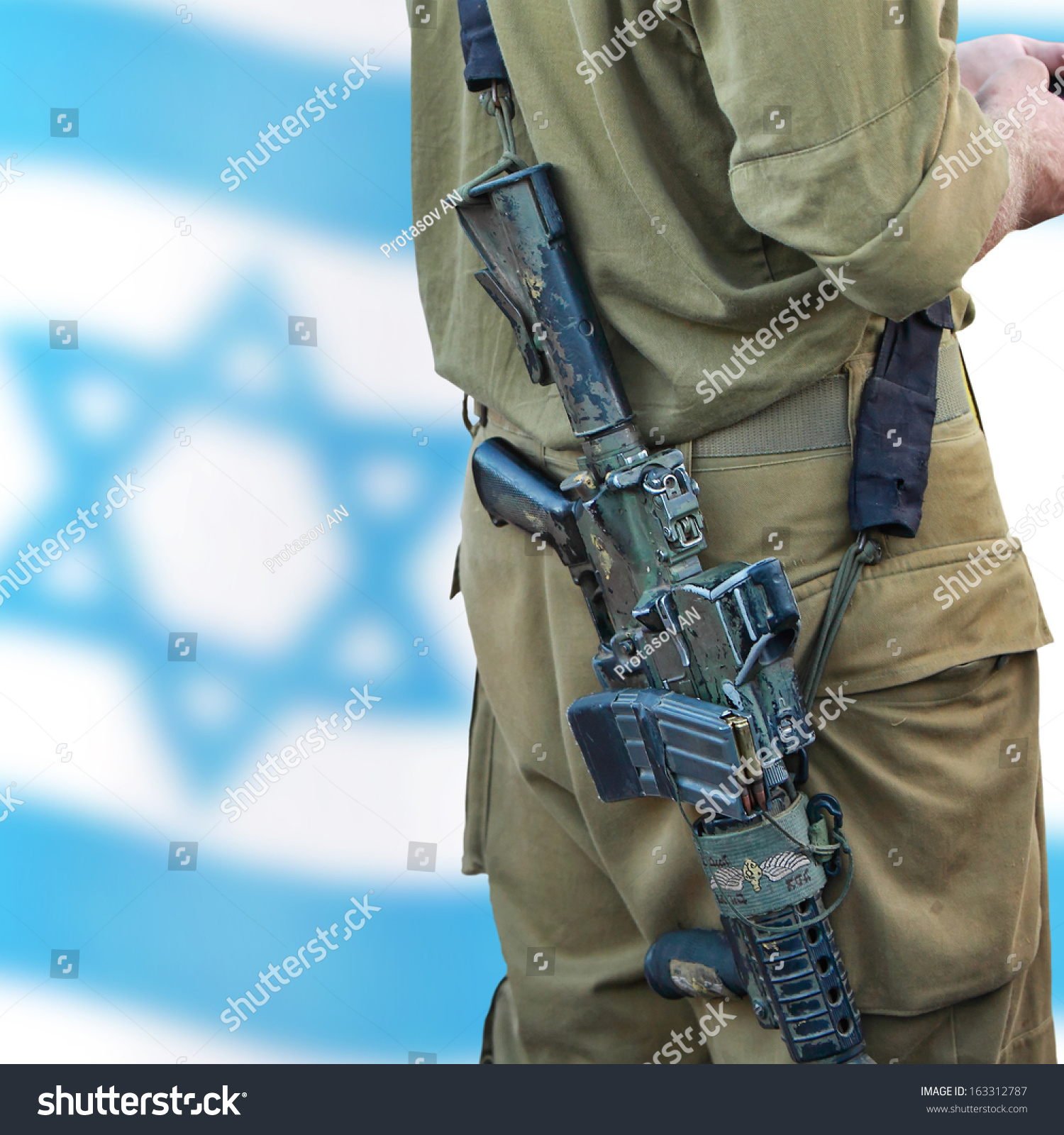 Soldier Of Israeli Defense Forces On The Israeli Flag Bokeh Background ...