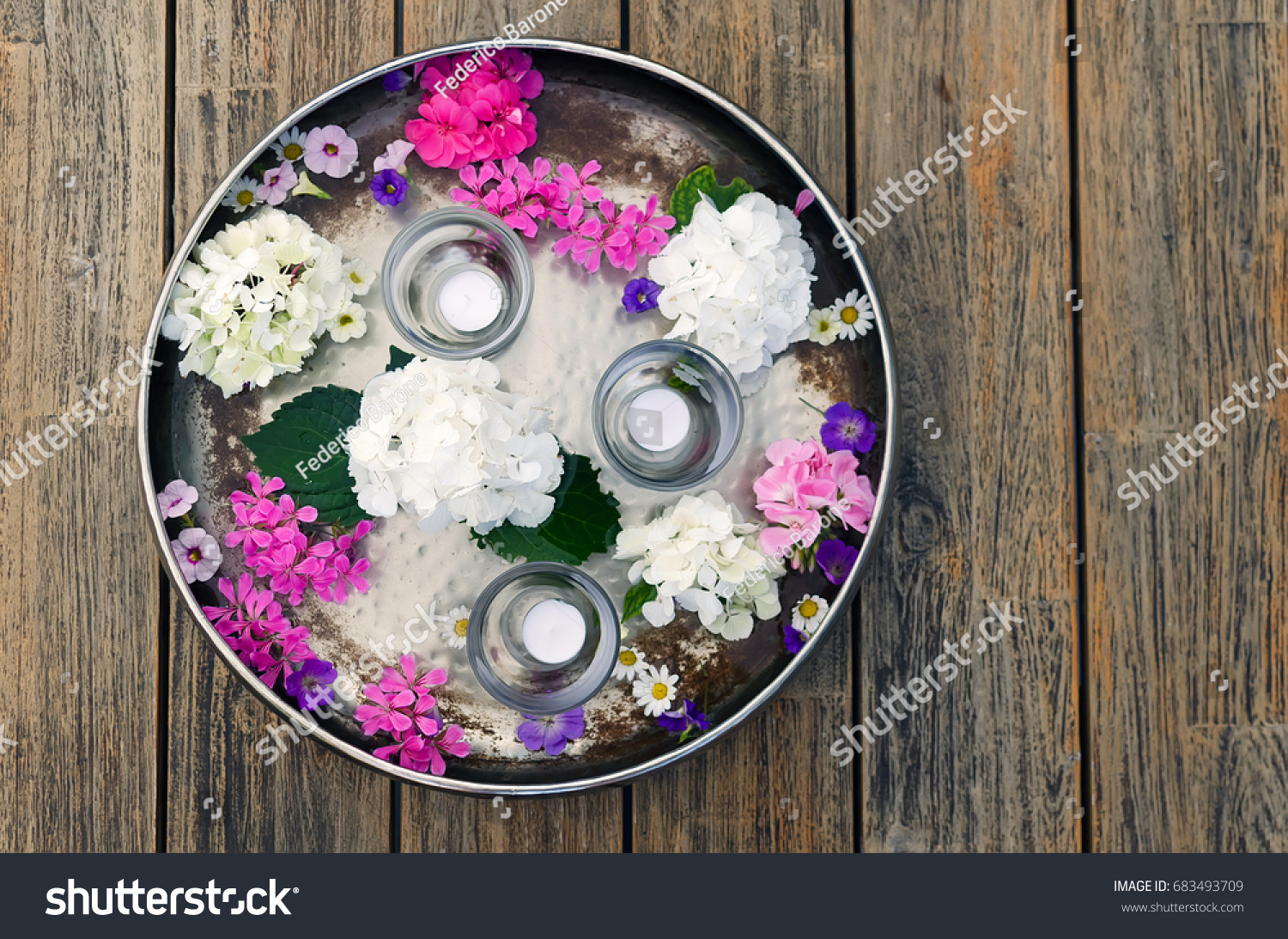 stock-photo-spa-set-on-rustic-wooden-tab