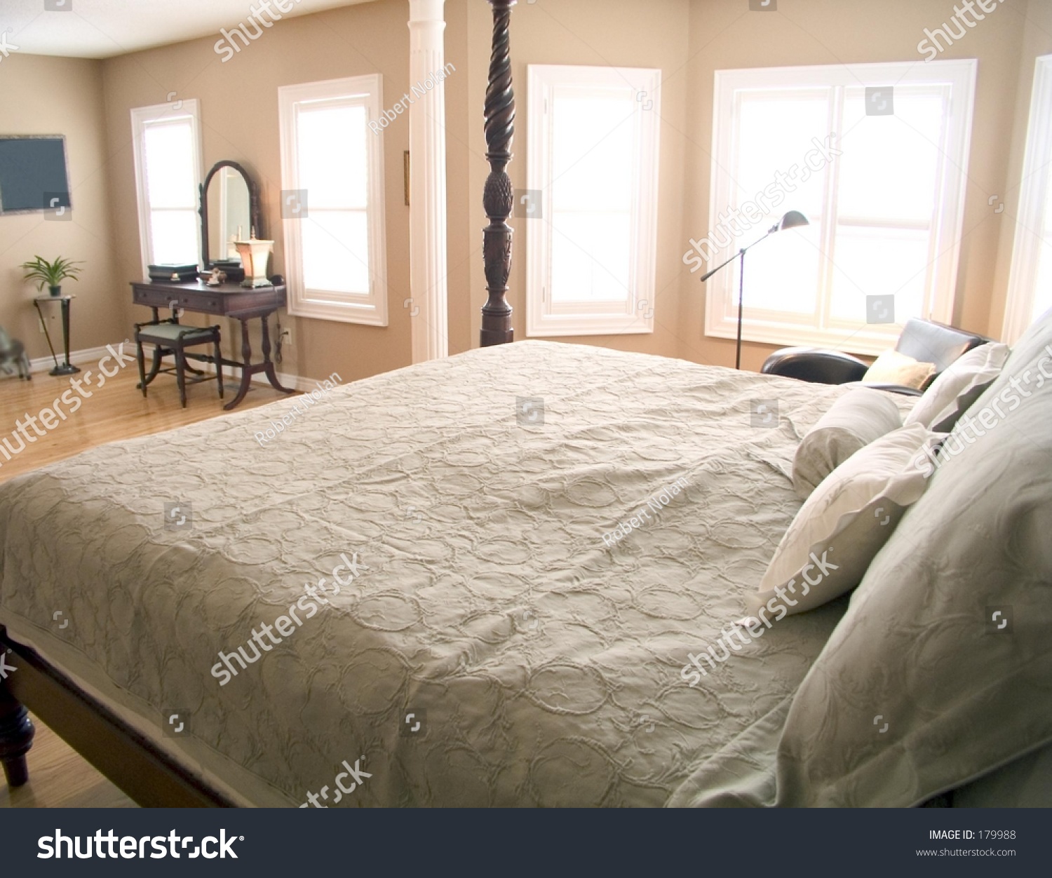 Spacious Master Bedroom Fourposter Queen Bed Stock Photo