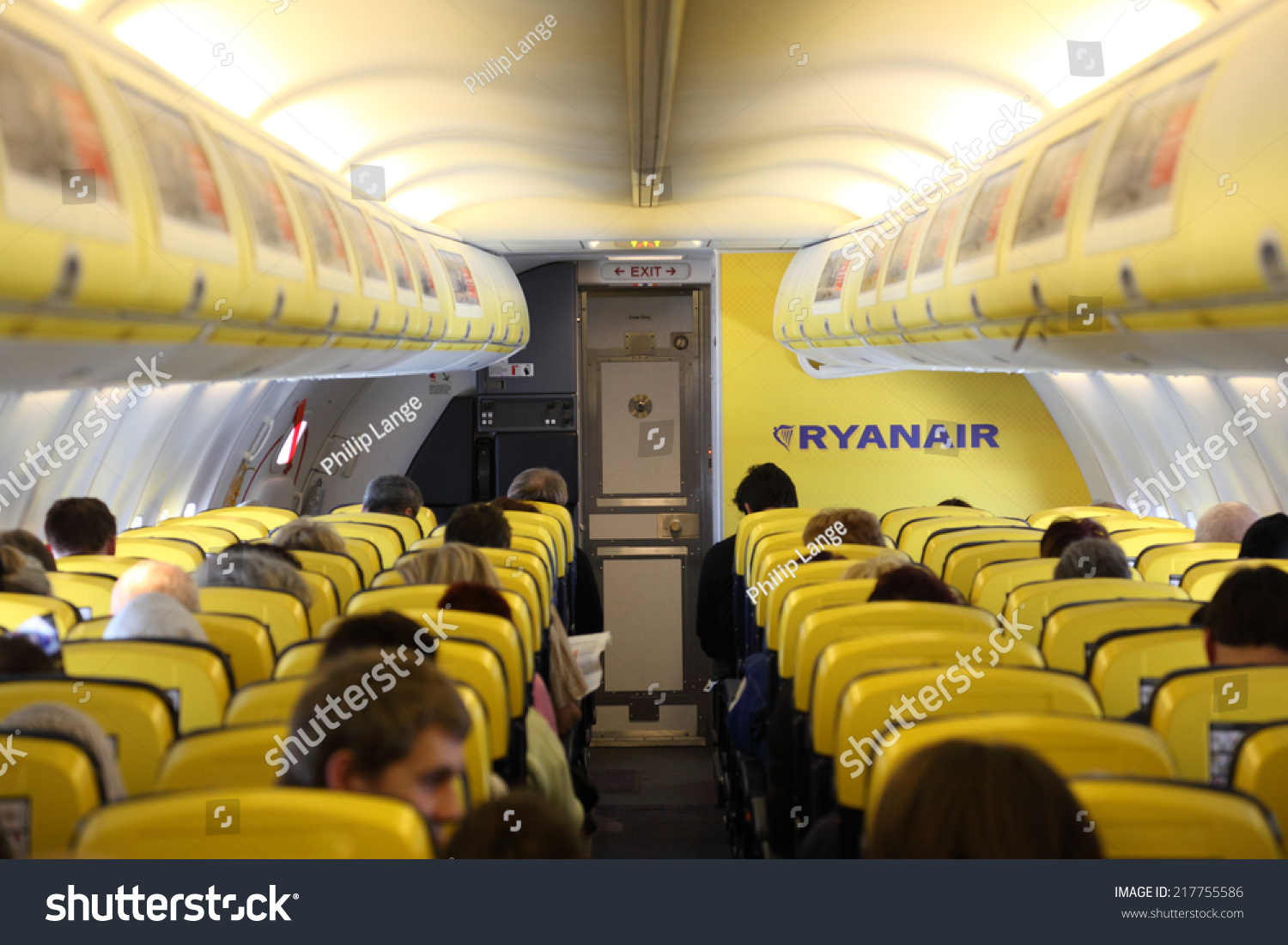 Spain Feb 2 Passengers Inside Ryanair Stock Photo 217755586 - Shutterstock