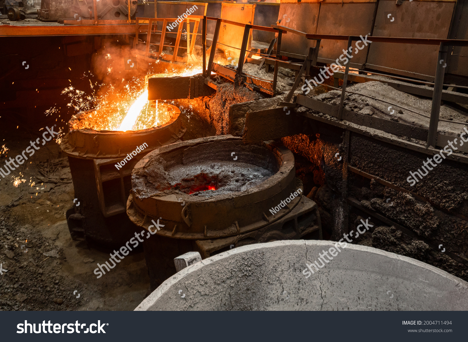 Special Metallurgical Ladles Process Pouring Molten Stock Photo ...