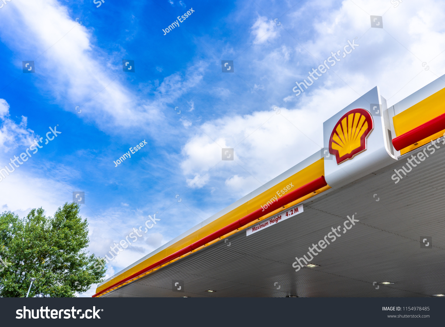 914 Shell garage Images, Stock Photos & Vectors | Shutterstock