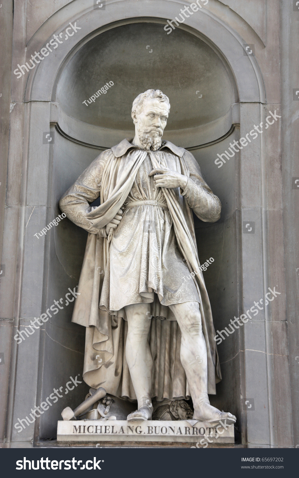 Statue Of Famous Sculptor Michelangelo Buonarroti In Uffizi Gallery ...