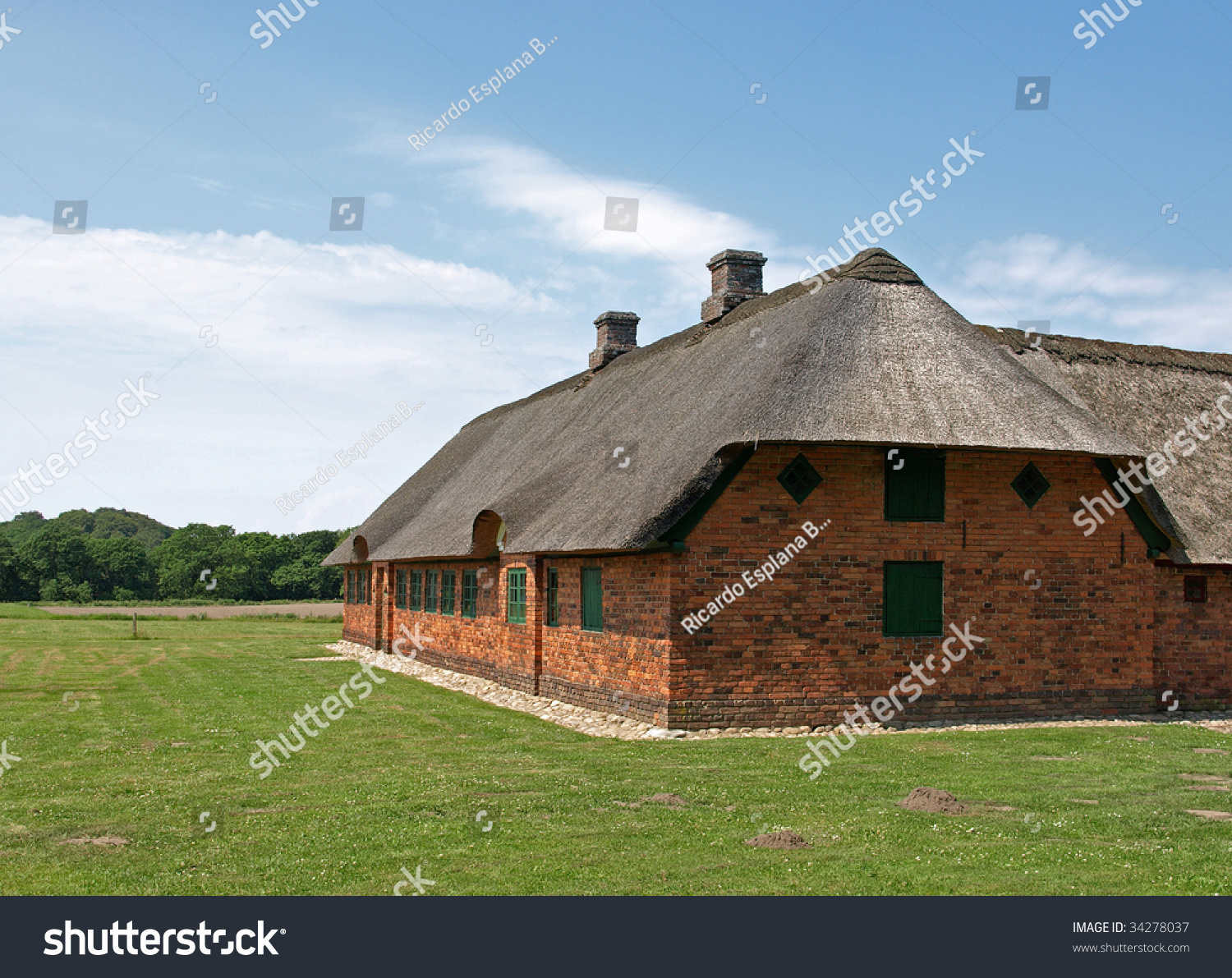 Straw And Brick Barn House Stock Photo 34278037 : Shutterstock