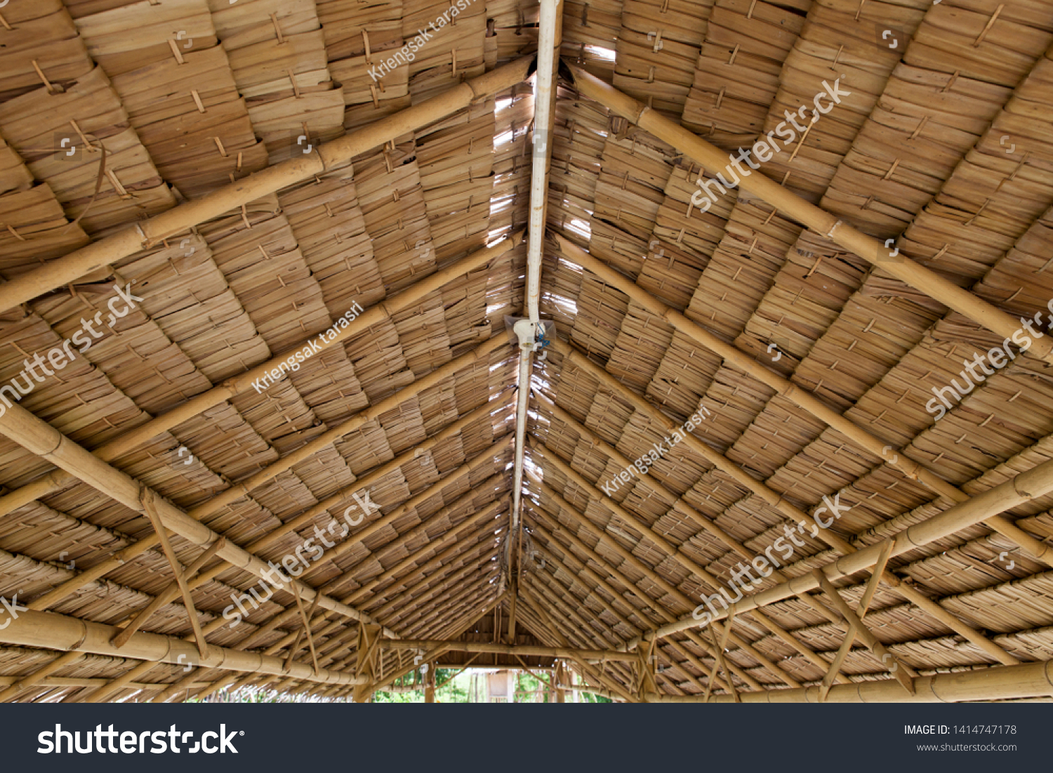 竹小屋の構造 竹小屋 竹の小屋は生きるために作られる 屋根の部分は竹でできている の写真素材 今すぐ編集 竹小屋の構造 竹小屋 竹の小屋は生きるために作られる 屋根の部分は竹でできている の写真素材 今すぐ編集
