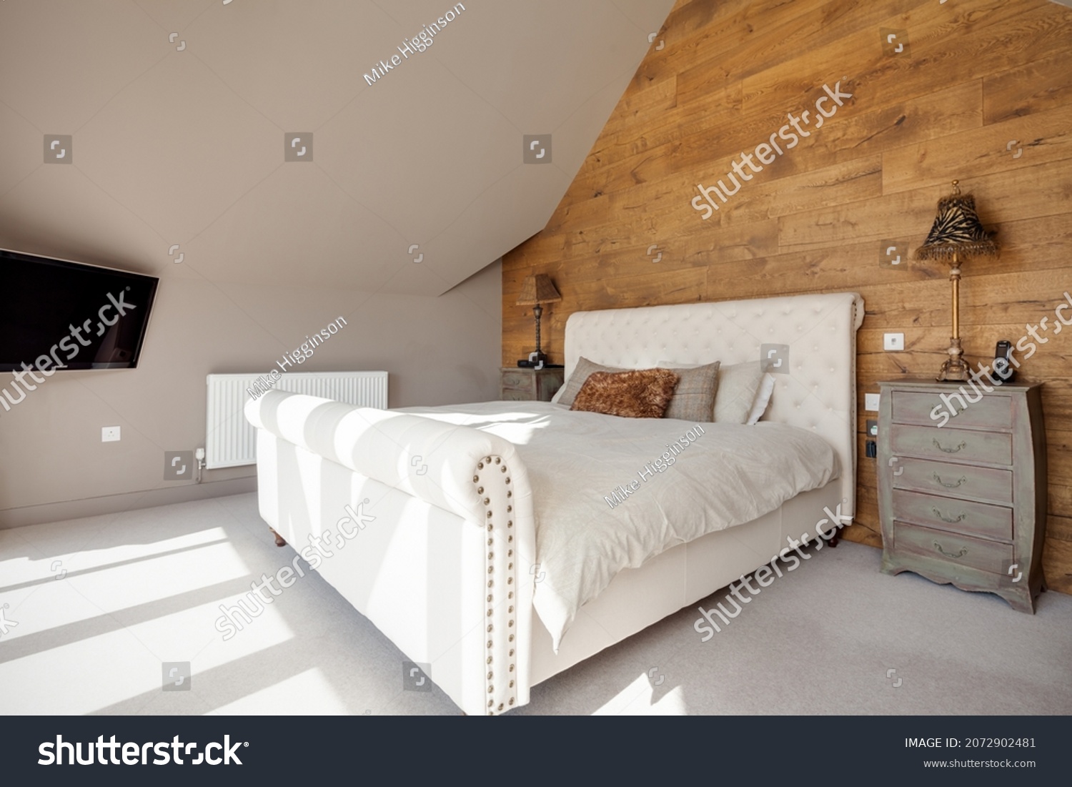 926 Sleigh bed Images, Stock Photos & Vectors | Shutterstock