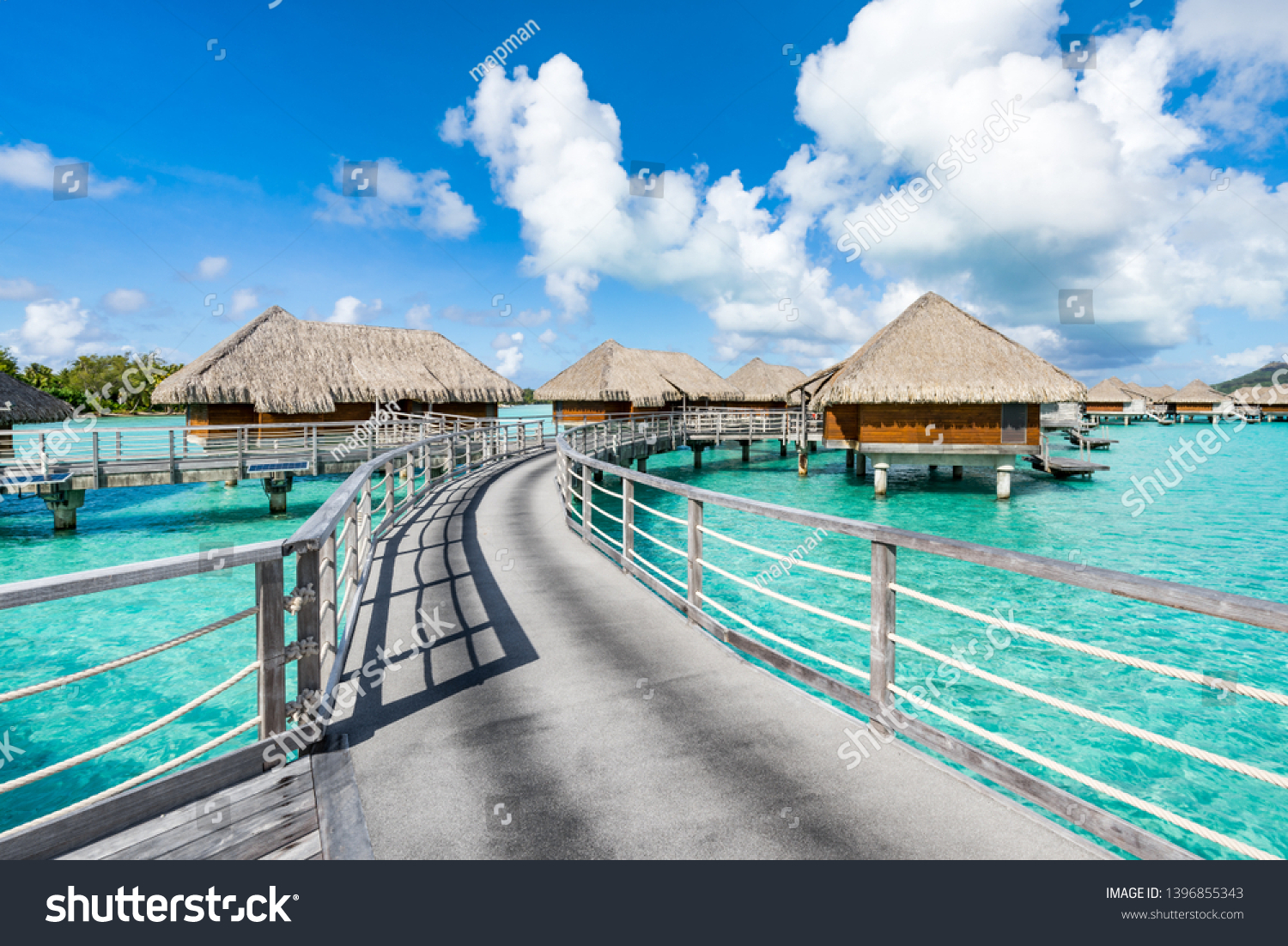 Summer Vacation Overwater Bungalow On Tropical の写真素材 今すぐ編集