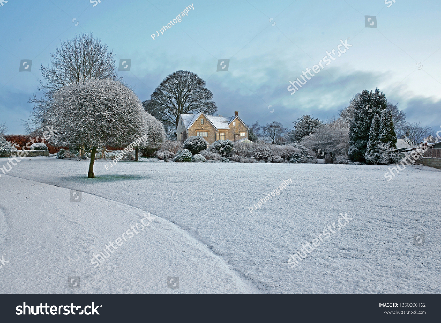 Sunrise Snowy Winter Scene Heart Cotswolds Stock Photo (Edit Now 