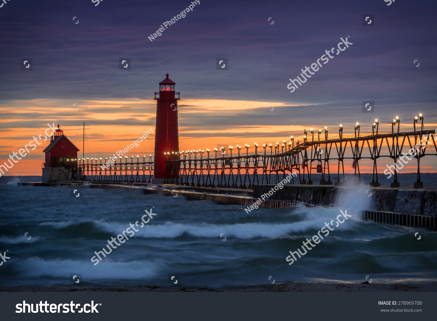 Sunset At The Grand Haven South Pierhead Inner Light With Entrance ...