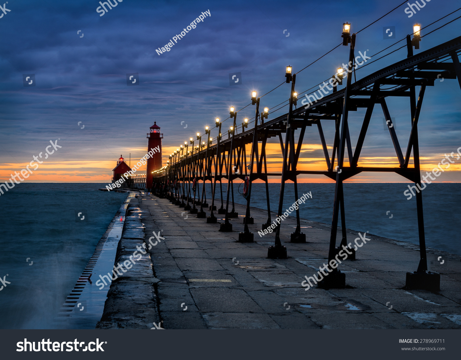 Sunset At The Grand Haven South Pierhead Inner Light With Entrance ...