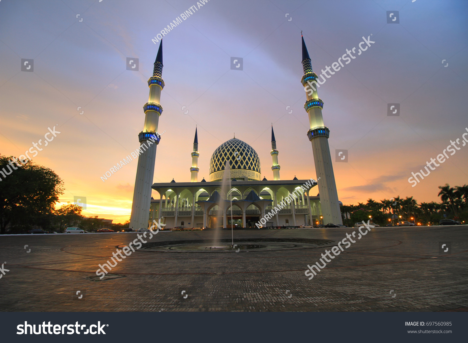 Sunset Masjid Negeri Shah Alam Well Stock Photo Edit Now 697560985