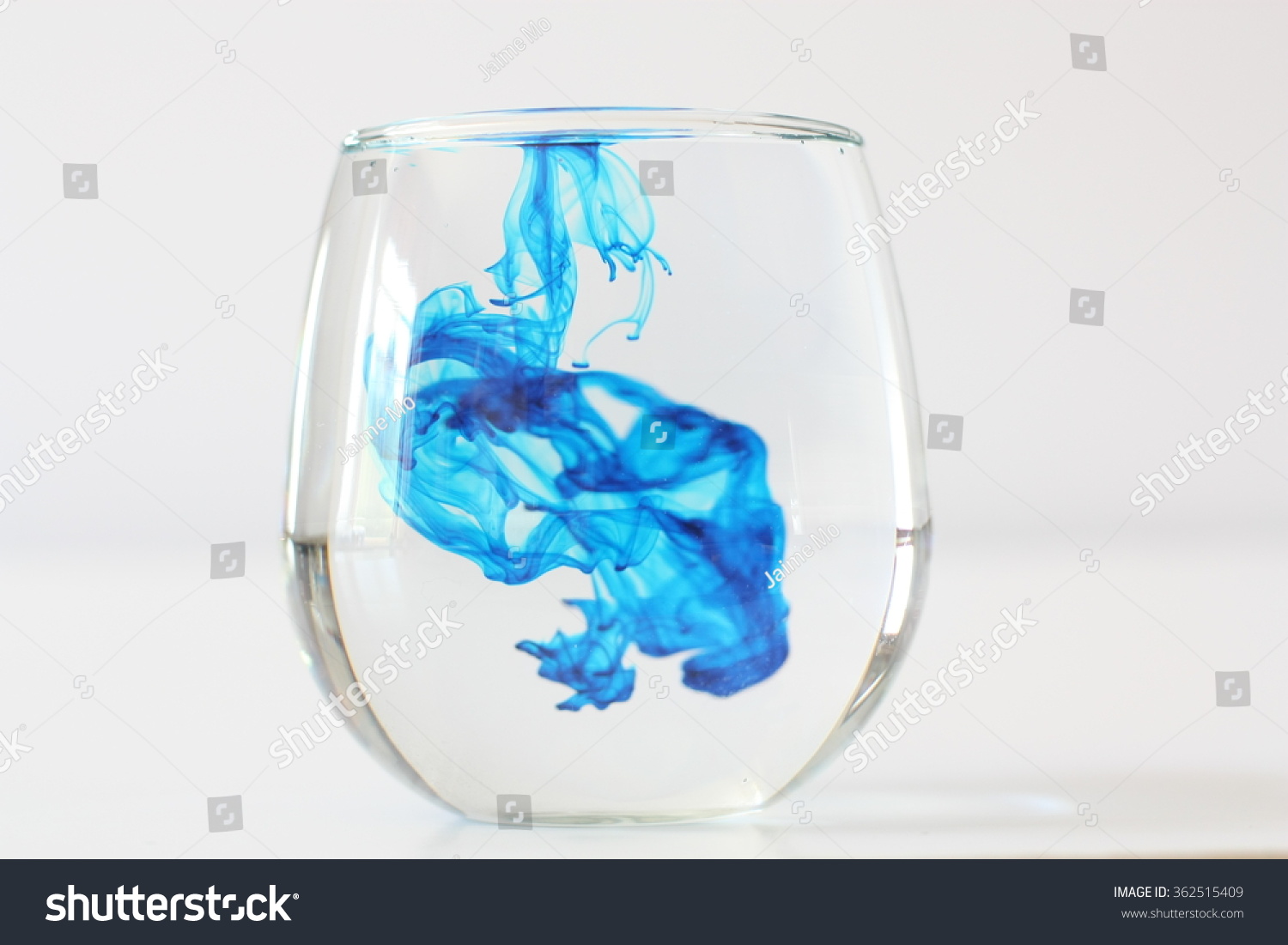 671,812 Food coloring in water Stock Photos, Images & Photography