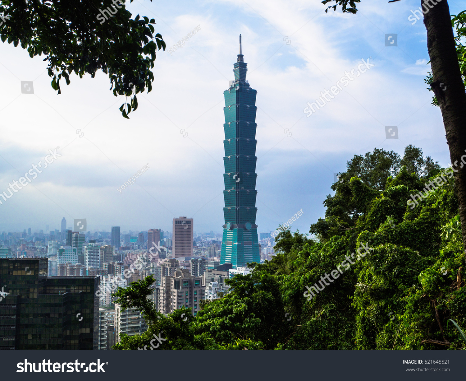 Taipei 101 Skyscraper Tallest Building Taiwan Stock Photo Edit Now 621645521