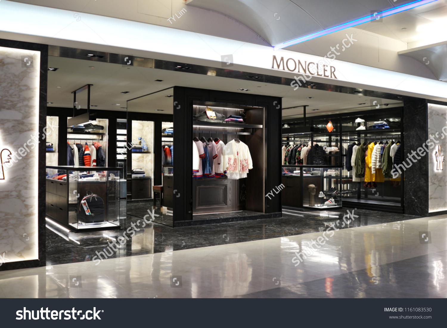 moncler discount store