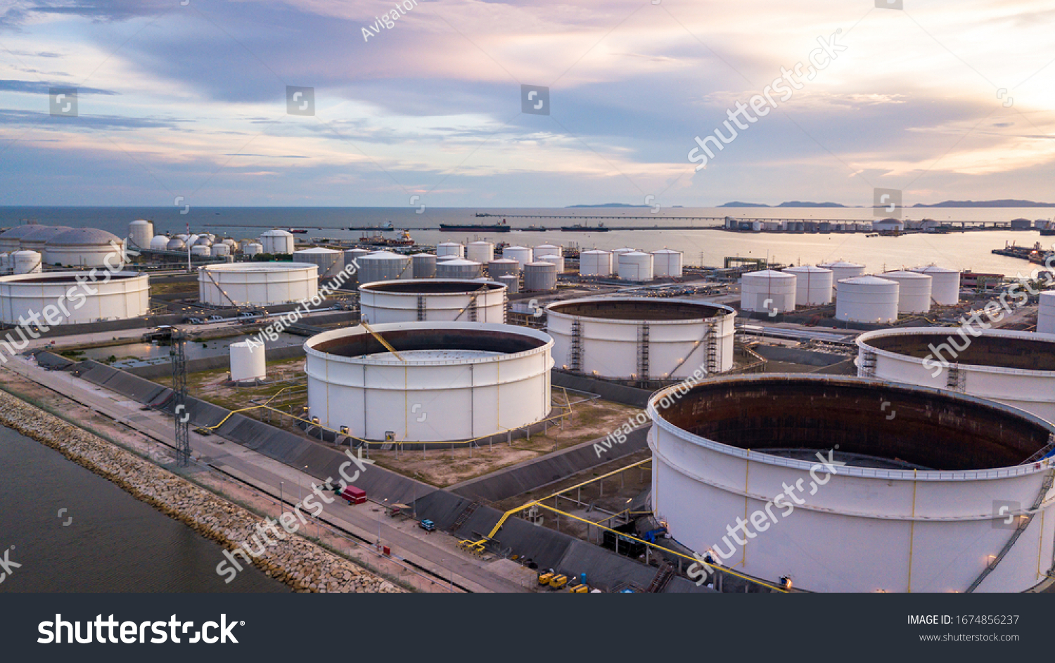 13,022 Tank terminal Images, Stock Photos & Vectors | Shutterstock