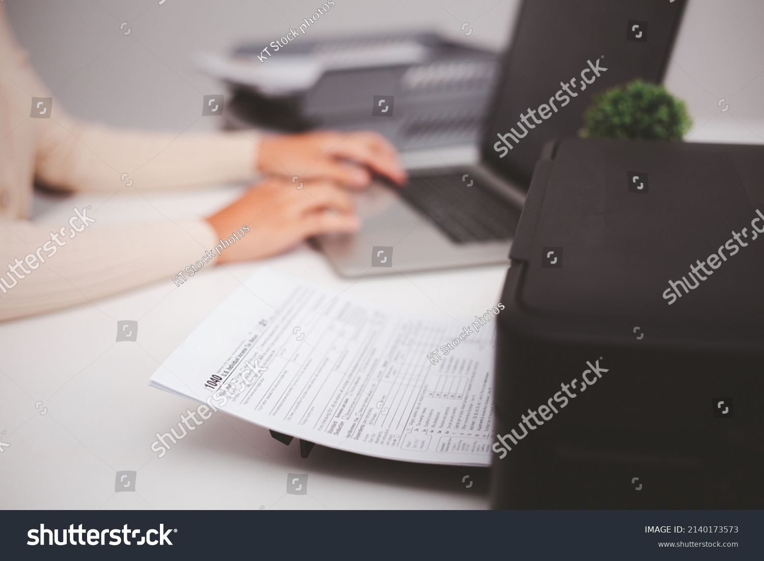 26 Documents Being Exchanged Stock Photos, Images & Photography 