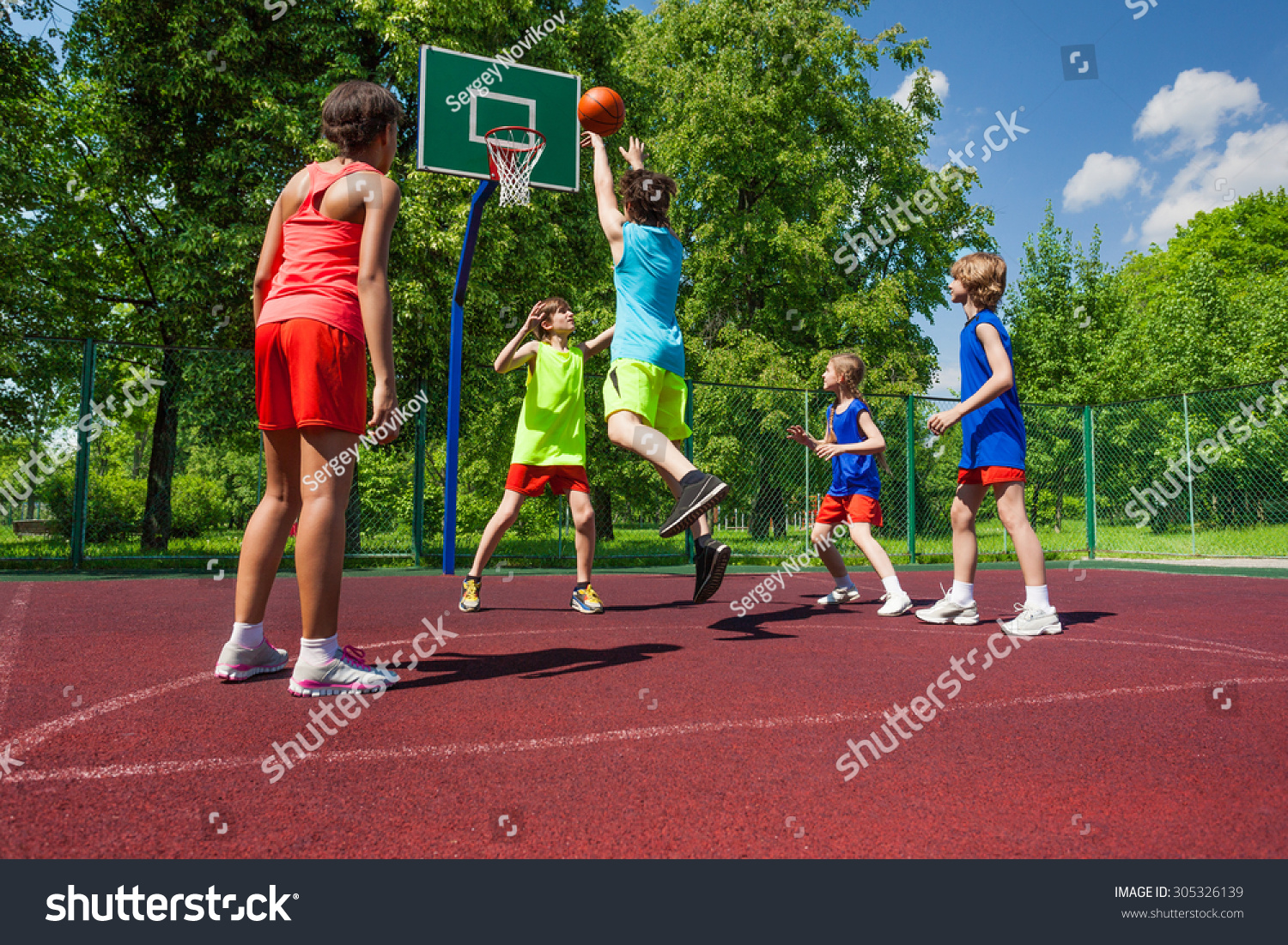 15,744 Kids play basketball Images, Stock Photos & Vectors | Shutterstock