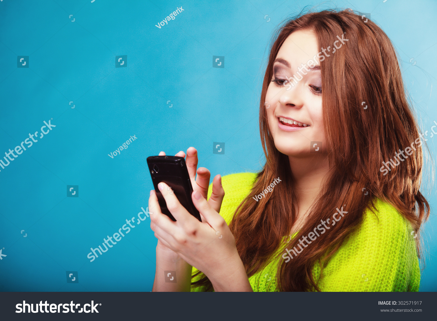 technology teens reading Technology teens reading