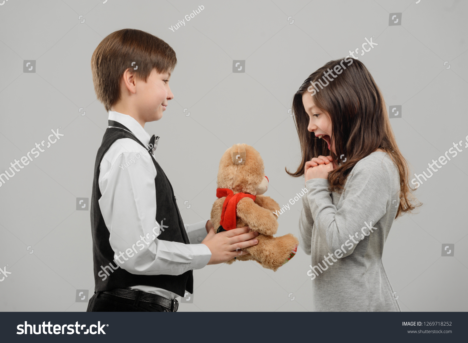 girl and boy teddy bears