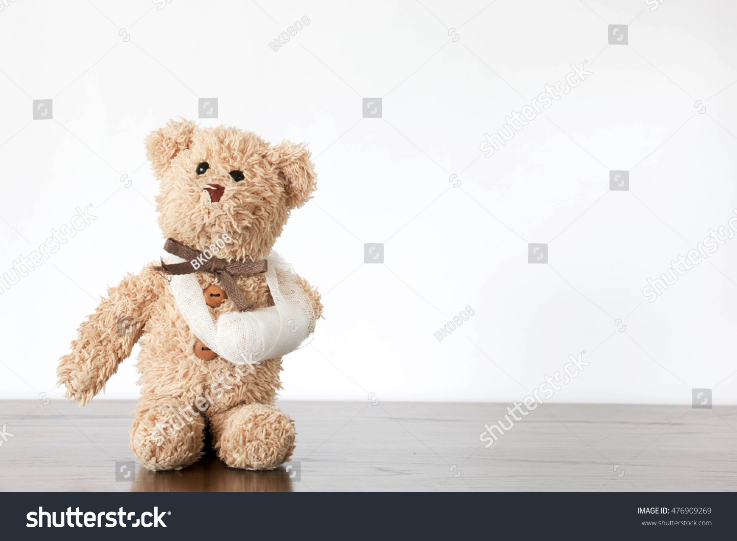 teddy with broken arm