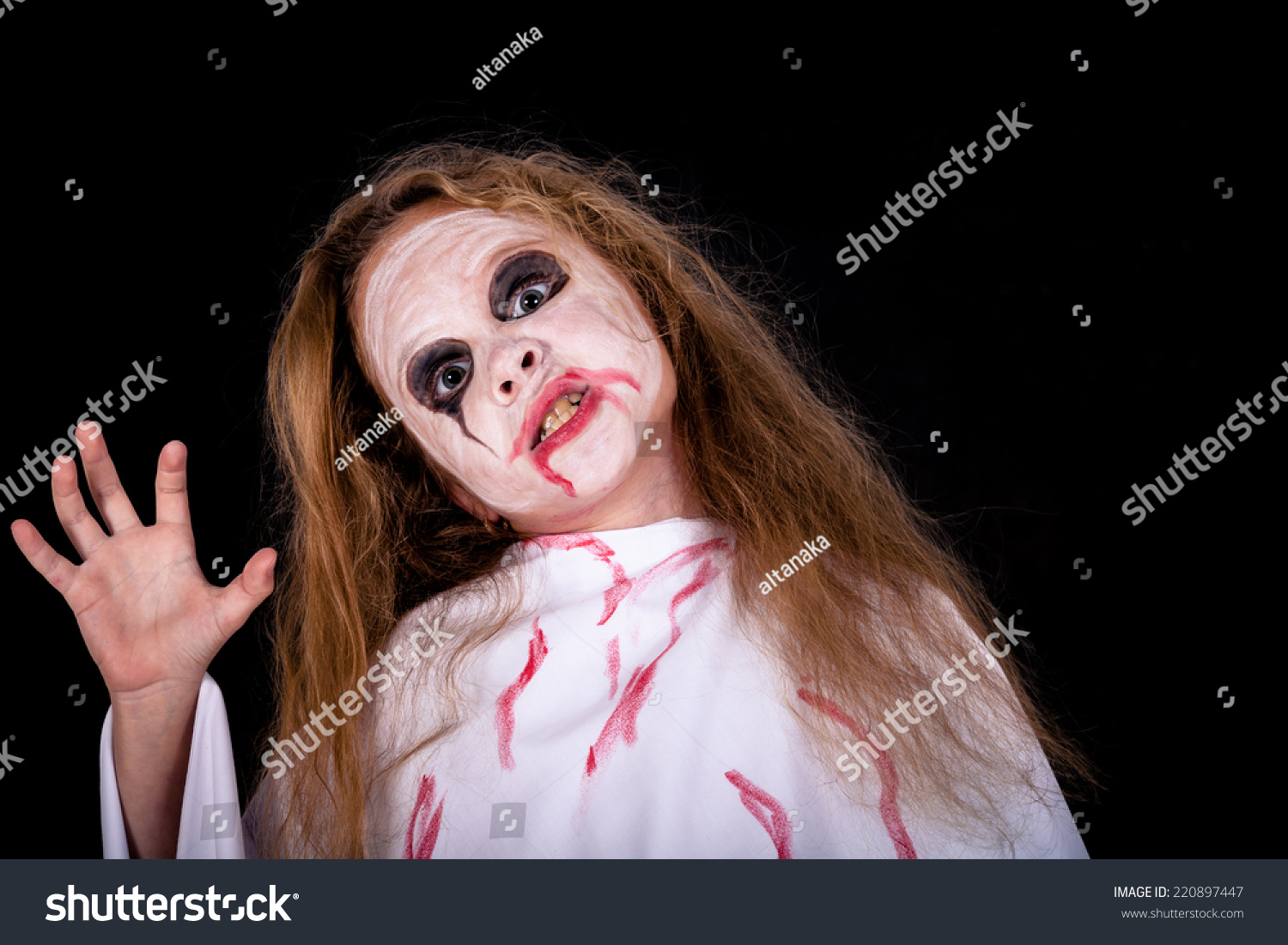 zombie costume teenage girl