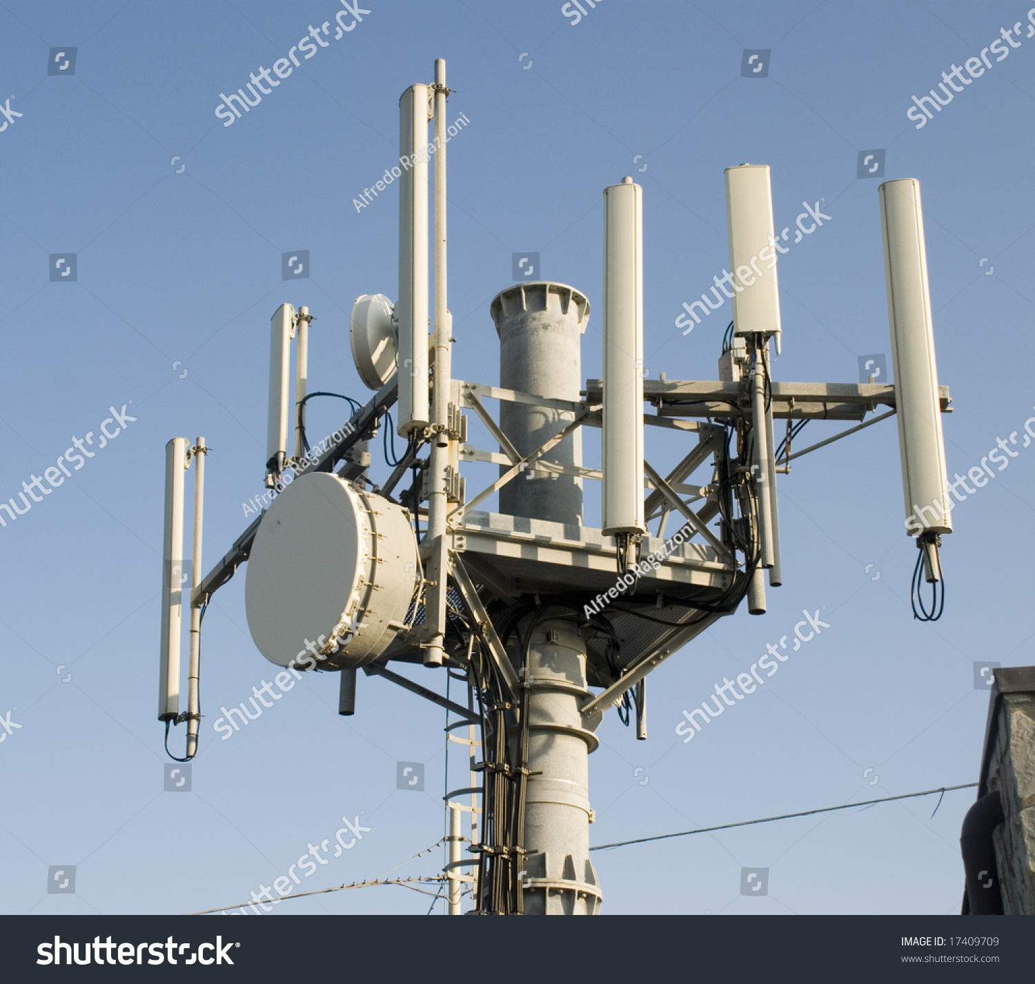 Telecommunications Antenna Stock Photo 17409709 - Shutterstock