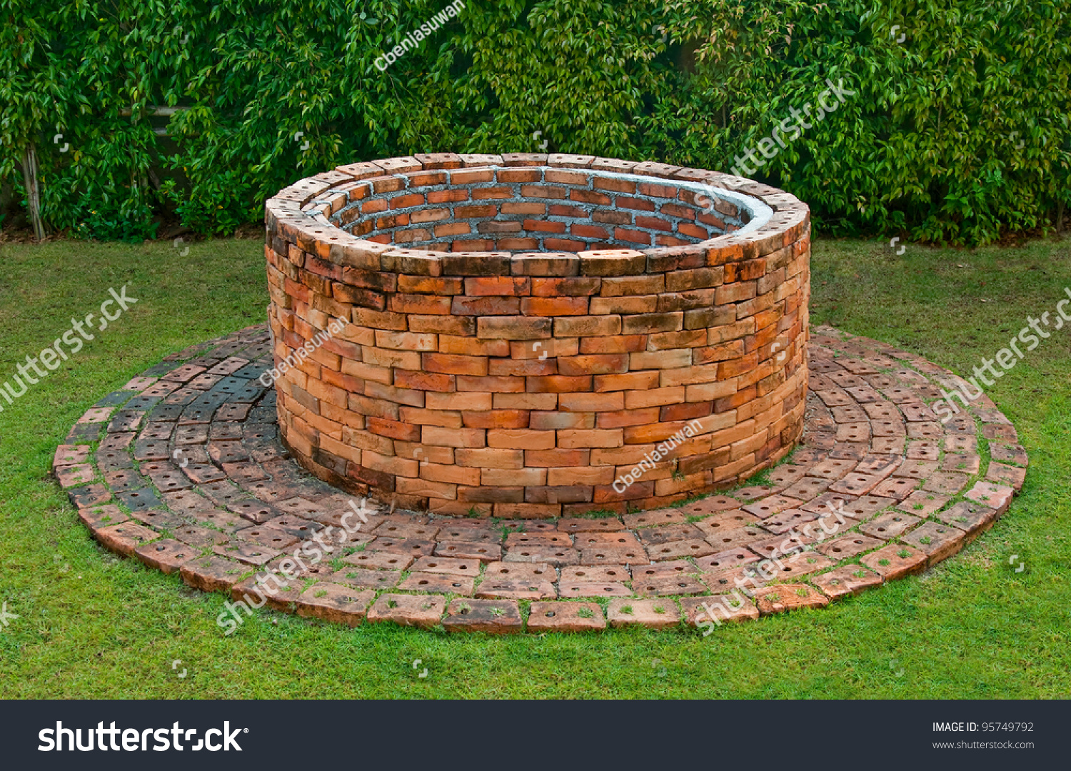 The Ancient Brick Well Stock Photo 95749792 : Shutterstock