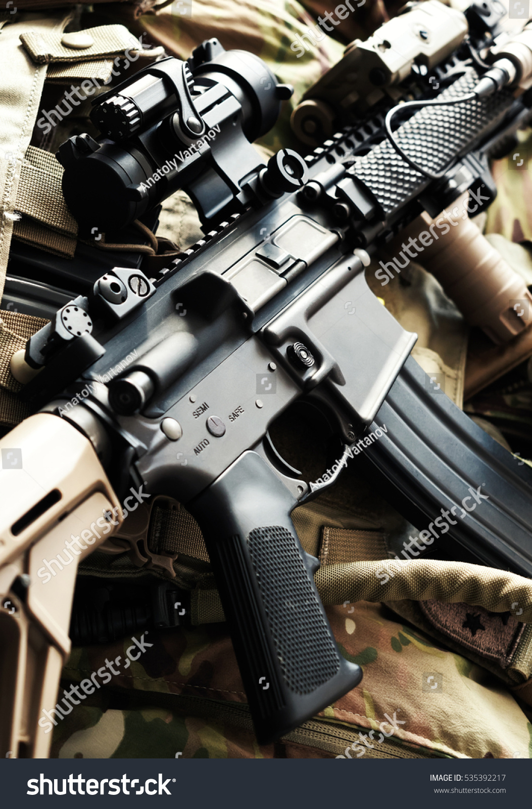 Black Rifle Tactical Carbine On Bulletproof Stock Photo 535392217 ...