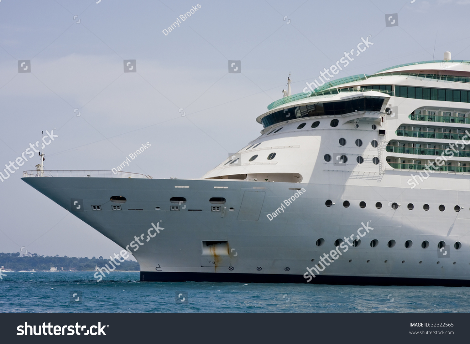 The Bow Of A Large Cruise Ship Anchored In The Bay Stock Photo 32322565 ...