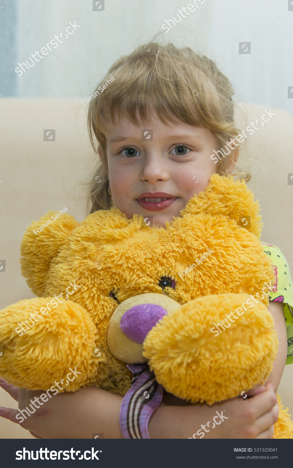 Child Girl Hugging Teddy Bear Stock Photo 531929041 | Shutterstock