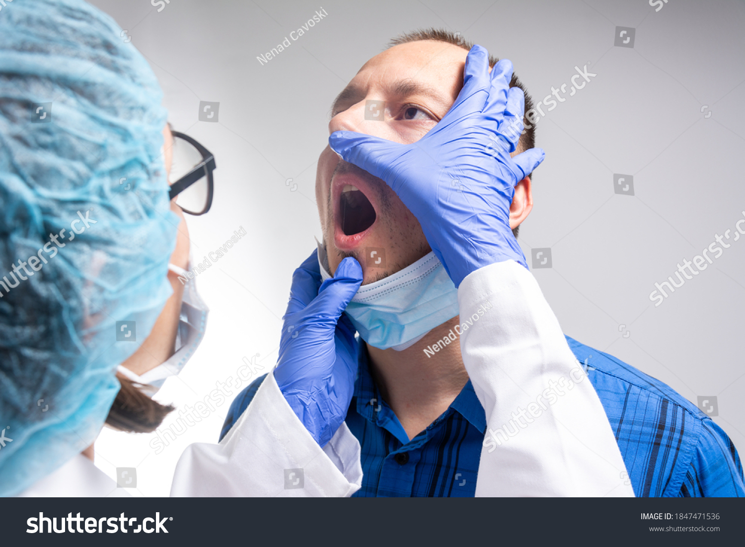 Doctor Examining Mouth Teeth Tongue Patient Foto Stok 1847471536 Shutterstock 
