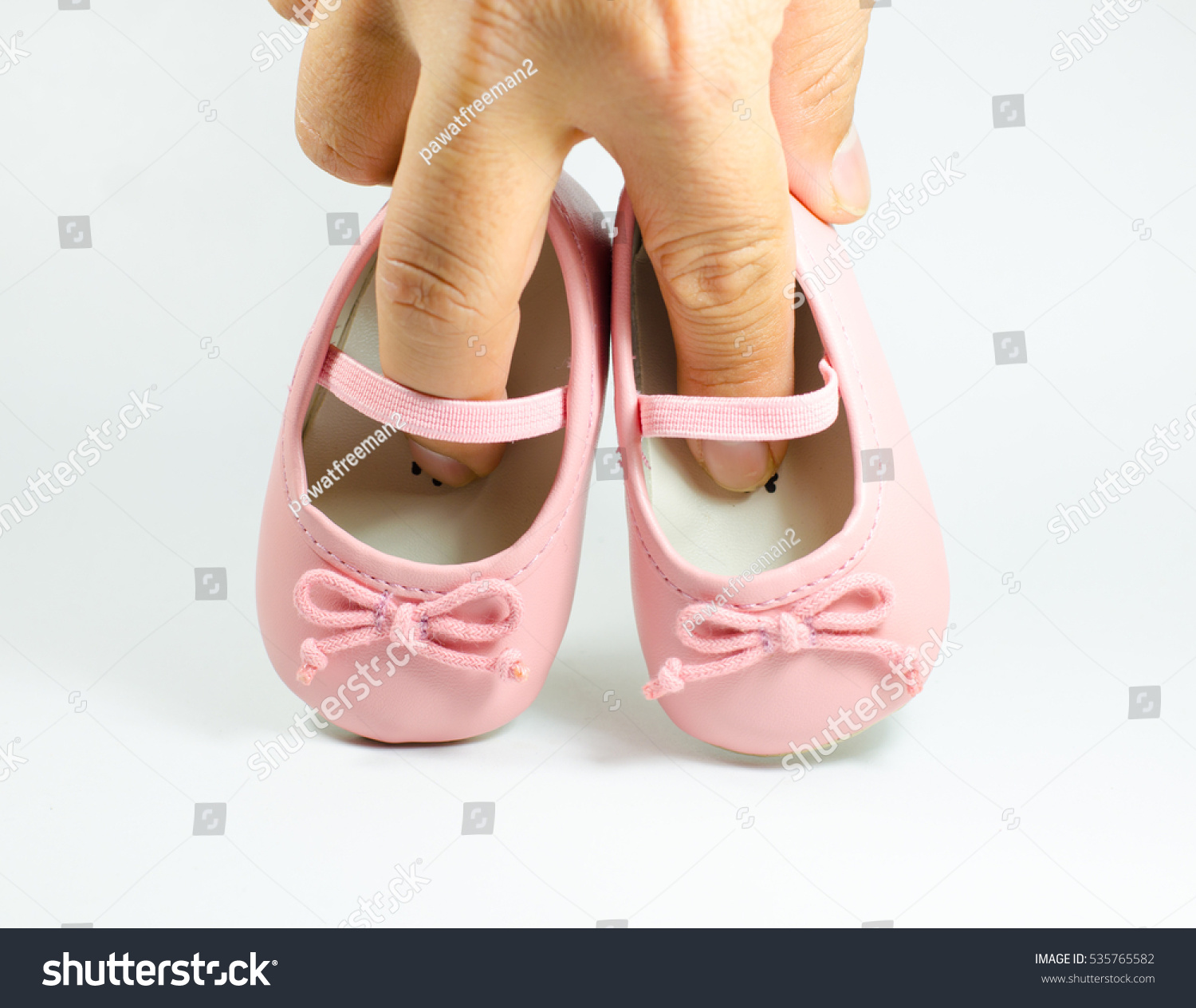 Finger Playing Baby Girl Pink Shoes 