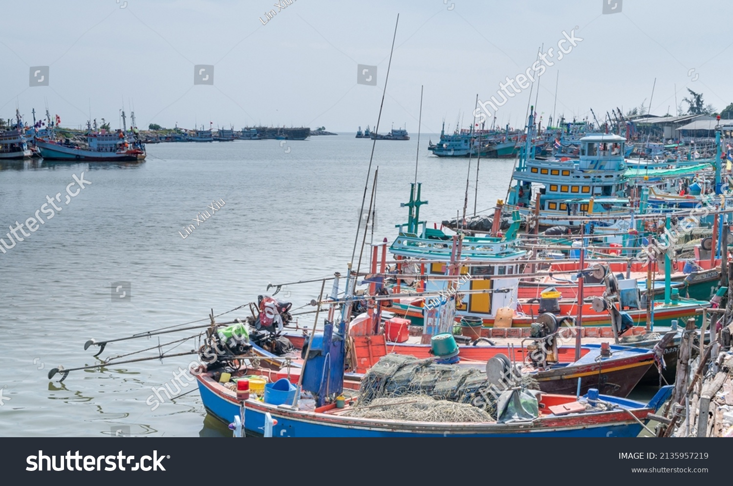 Fresh Fish Market Bridge Port Seafood Stock Photo 2135957219 | Shutterstock