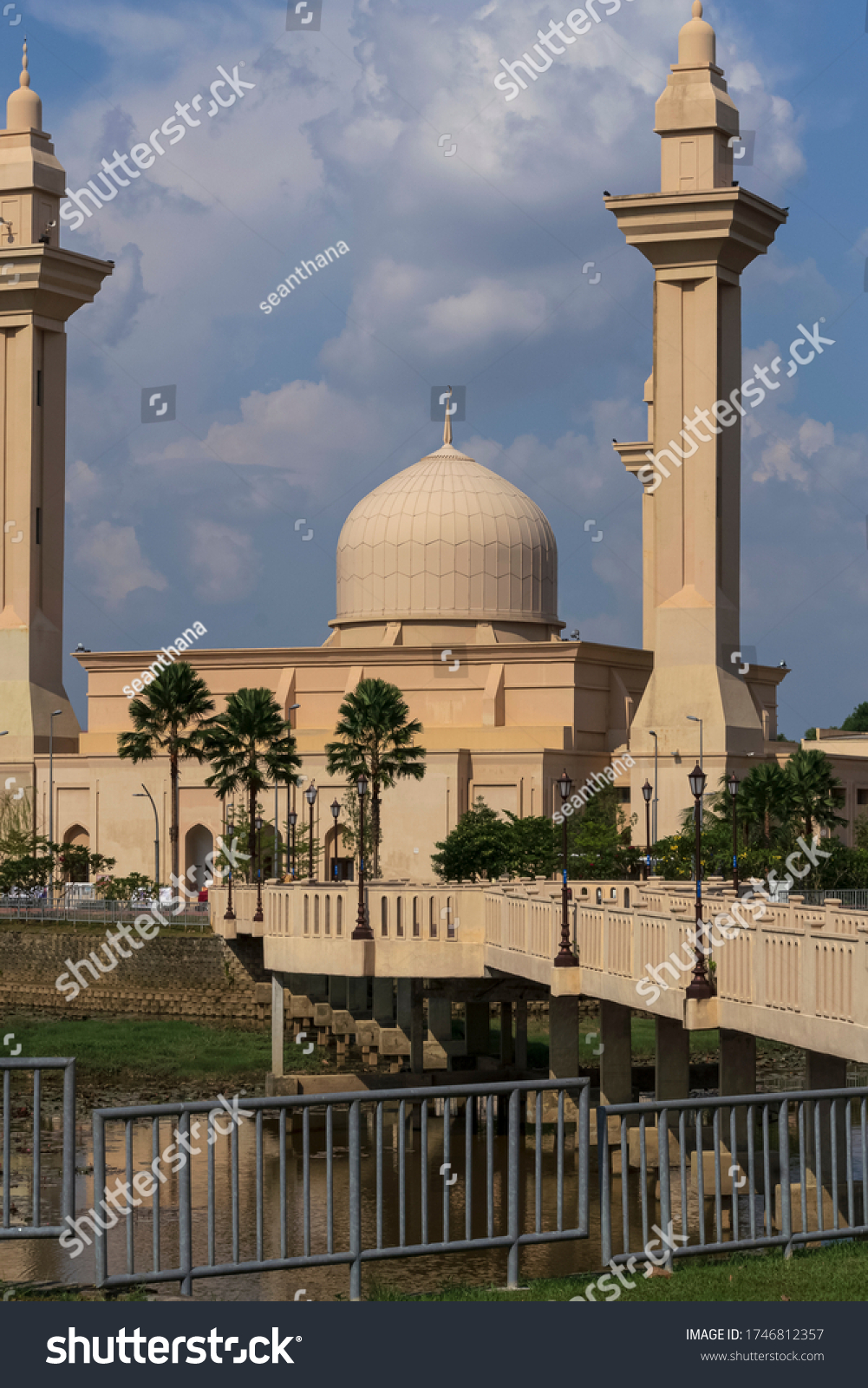 Look Tengku Ampuan Jemaah Mosque Bukit Stock Photo 1746812357