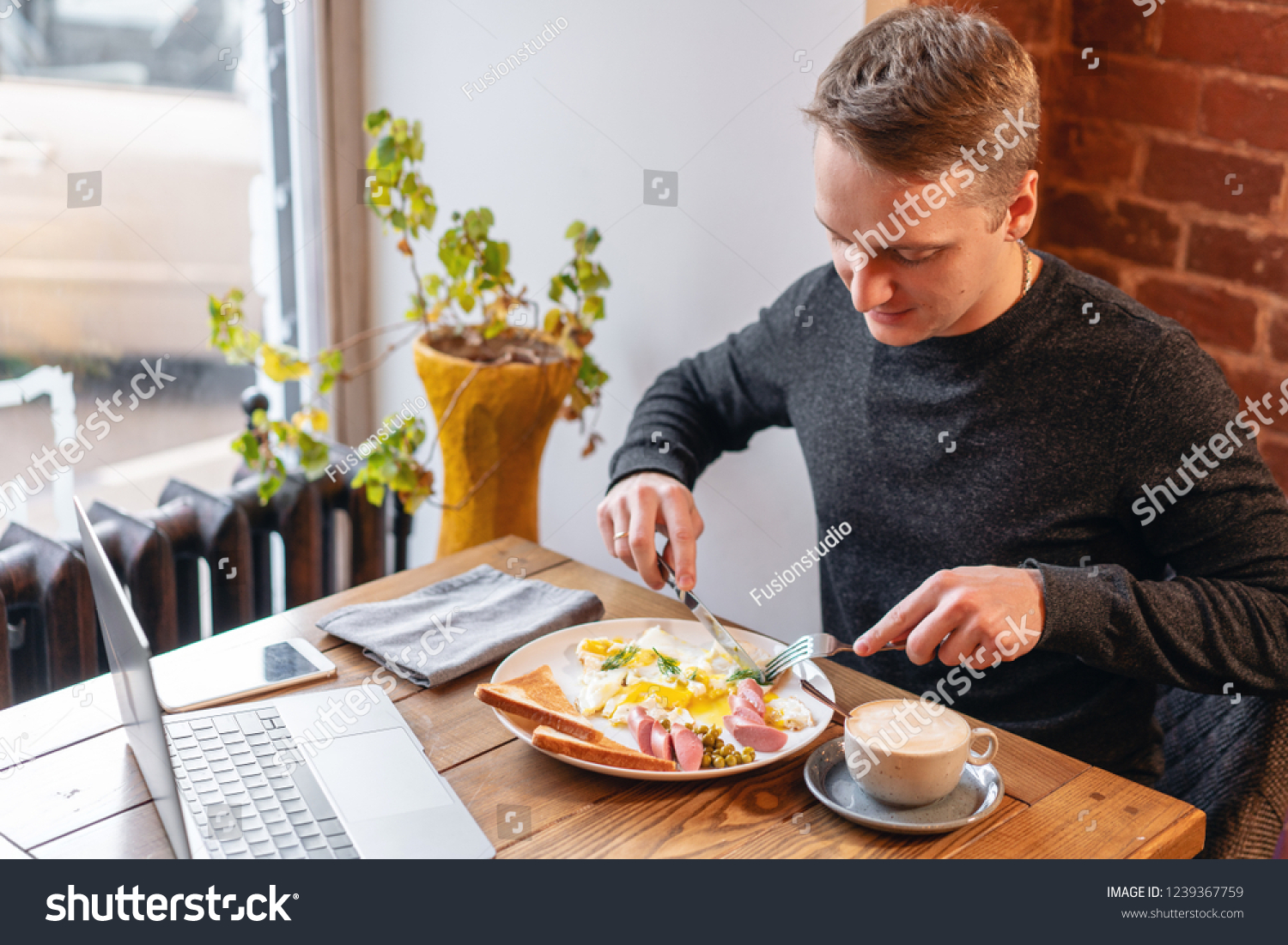 how to eat with a knife and fork