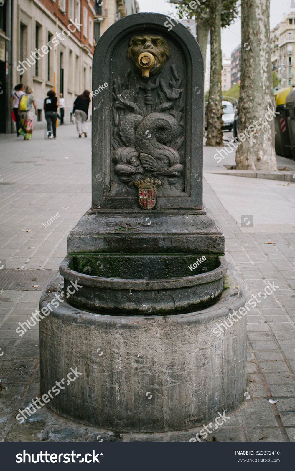 Public Water Fountain Barcelona Catalunya Spain Stock Photo Edit Now 322272410