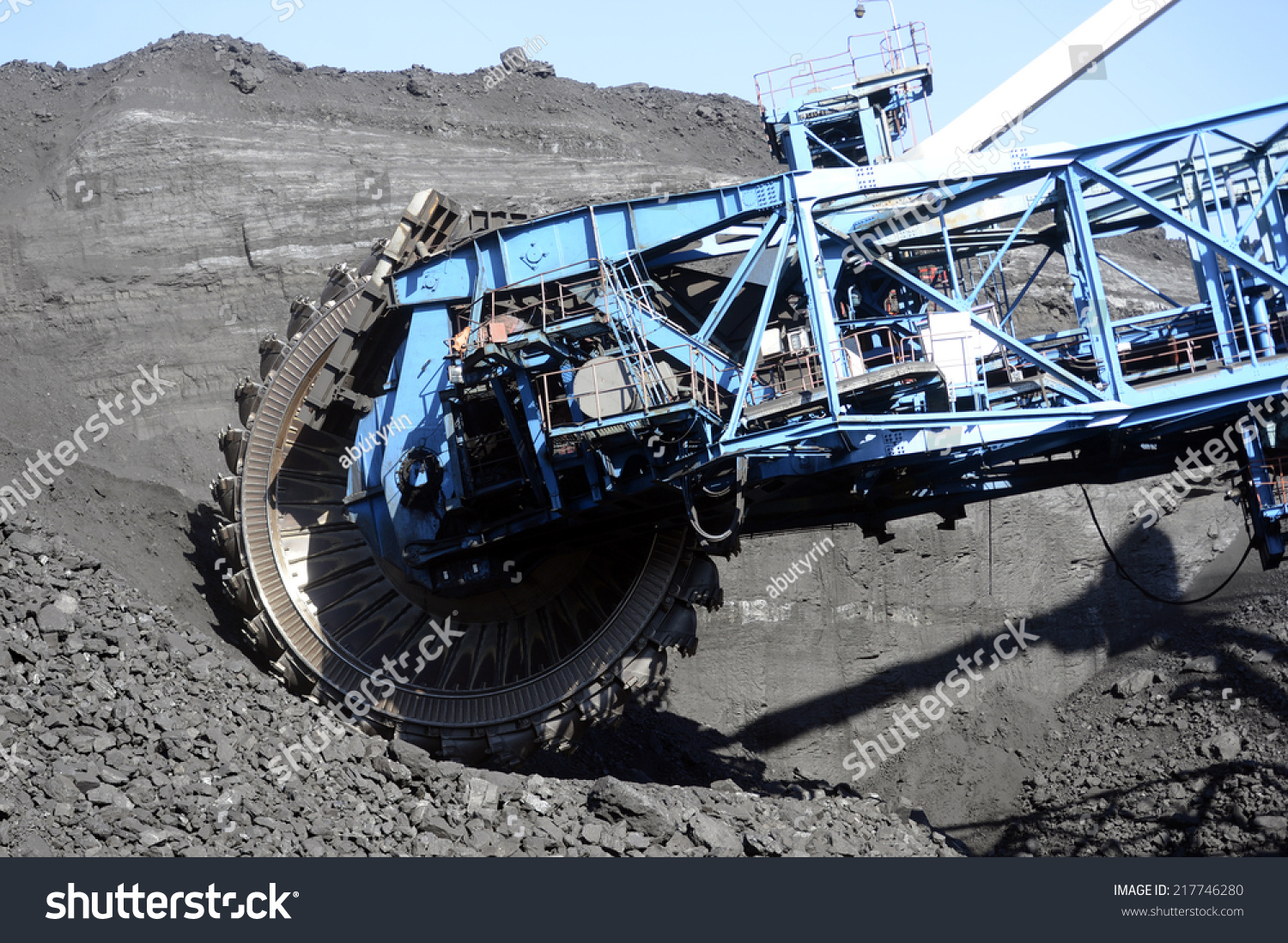 Rotary Excavator Mining Shipping Digging Mining Stock Photo 217746280 ...