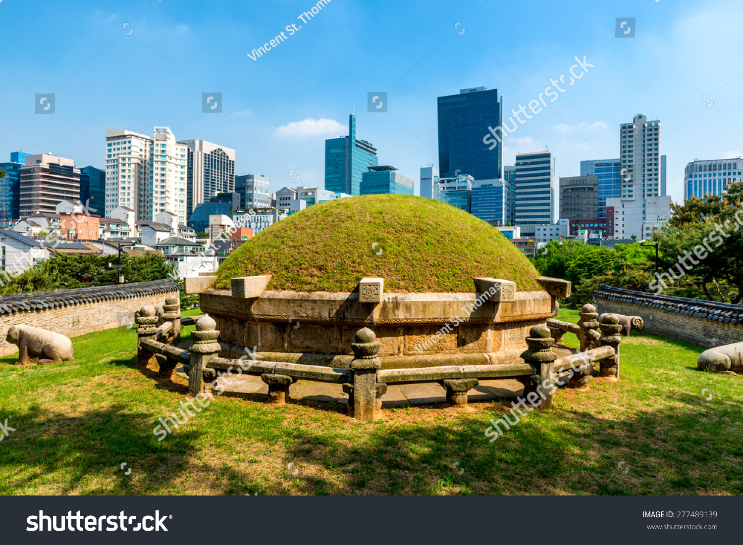 Seonjeongneung Royal Tombs Heart Downtown Seoul Stock Photo 277489139 ...