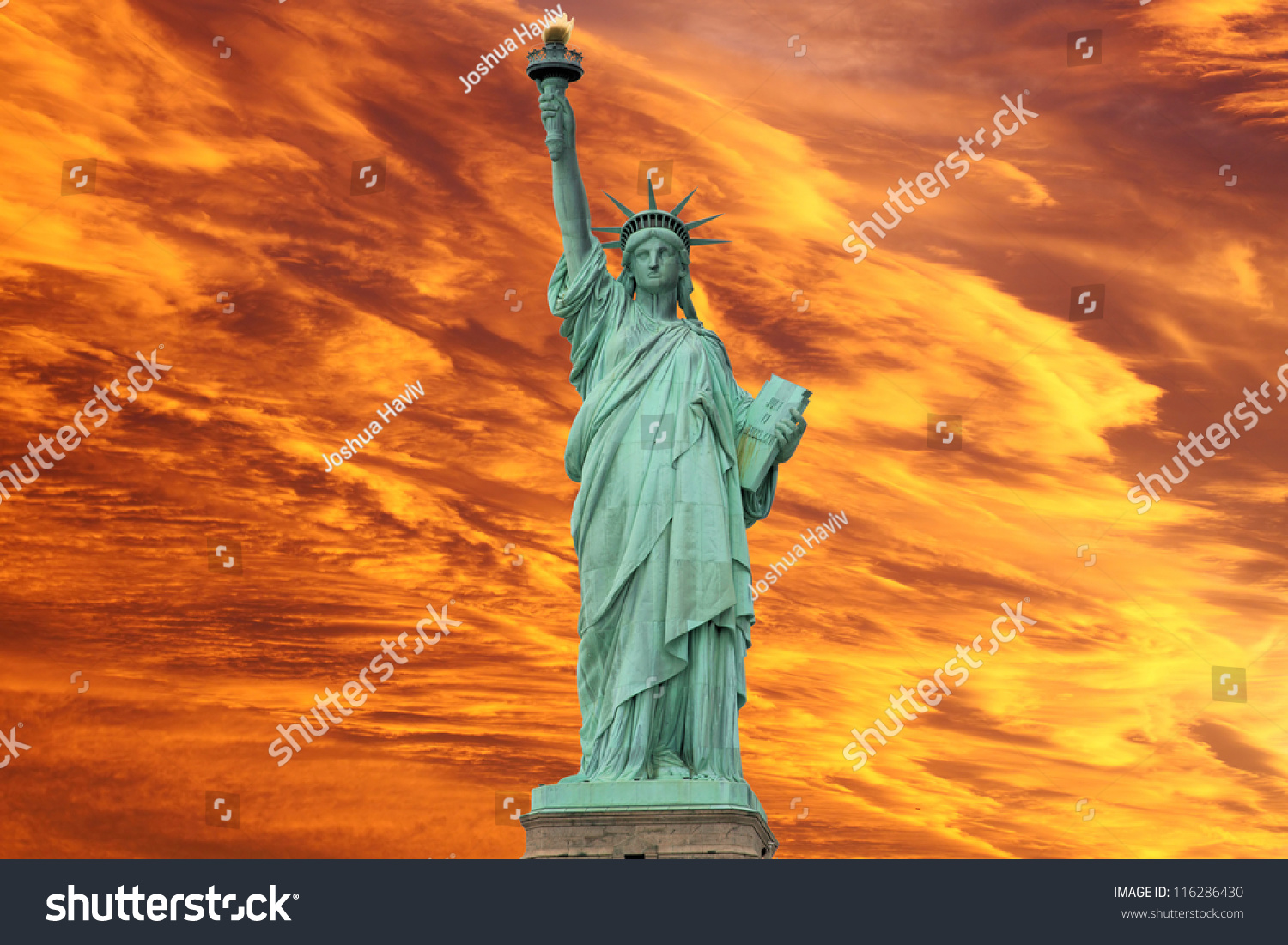 The Statue Of Liberty At Sunset, New York City Stock Photo 116286430 ...