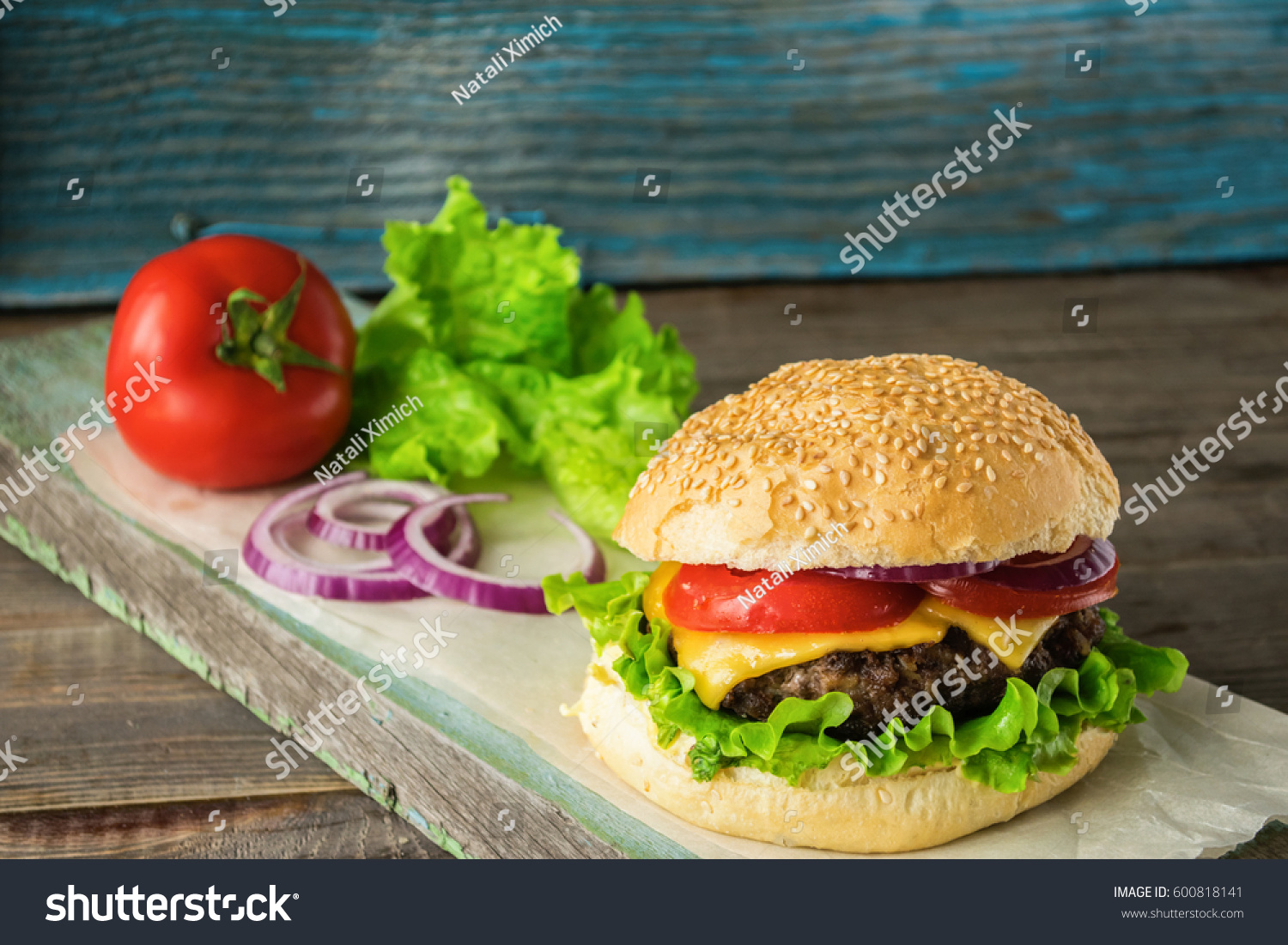 Traditional Hamburger Patty Cheese Tomato Lettuce Stock Photo 600818141 ...