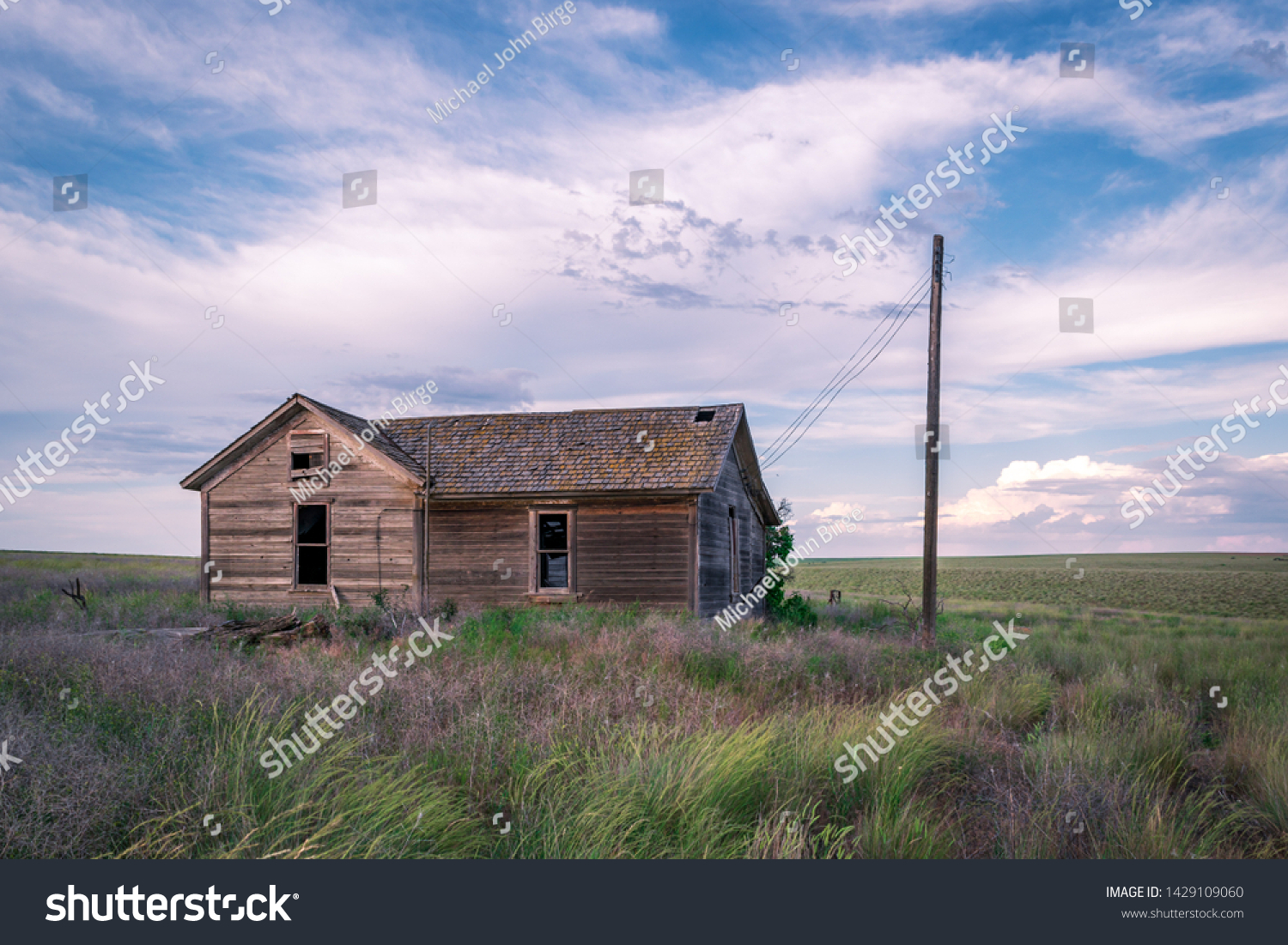 This Old House Sits Wheat Field Stock Photo Edit Now 1429109060