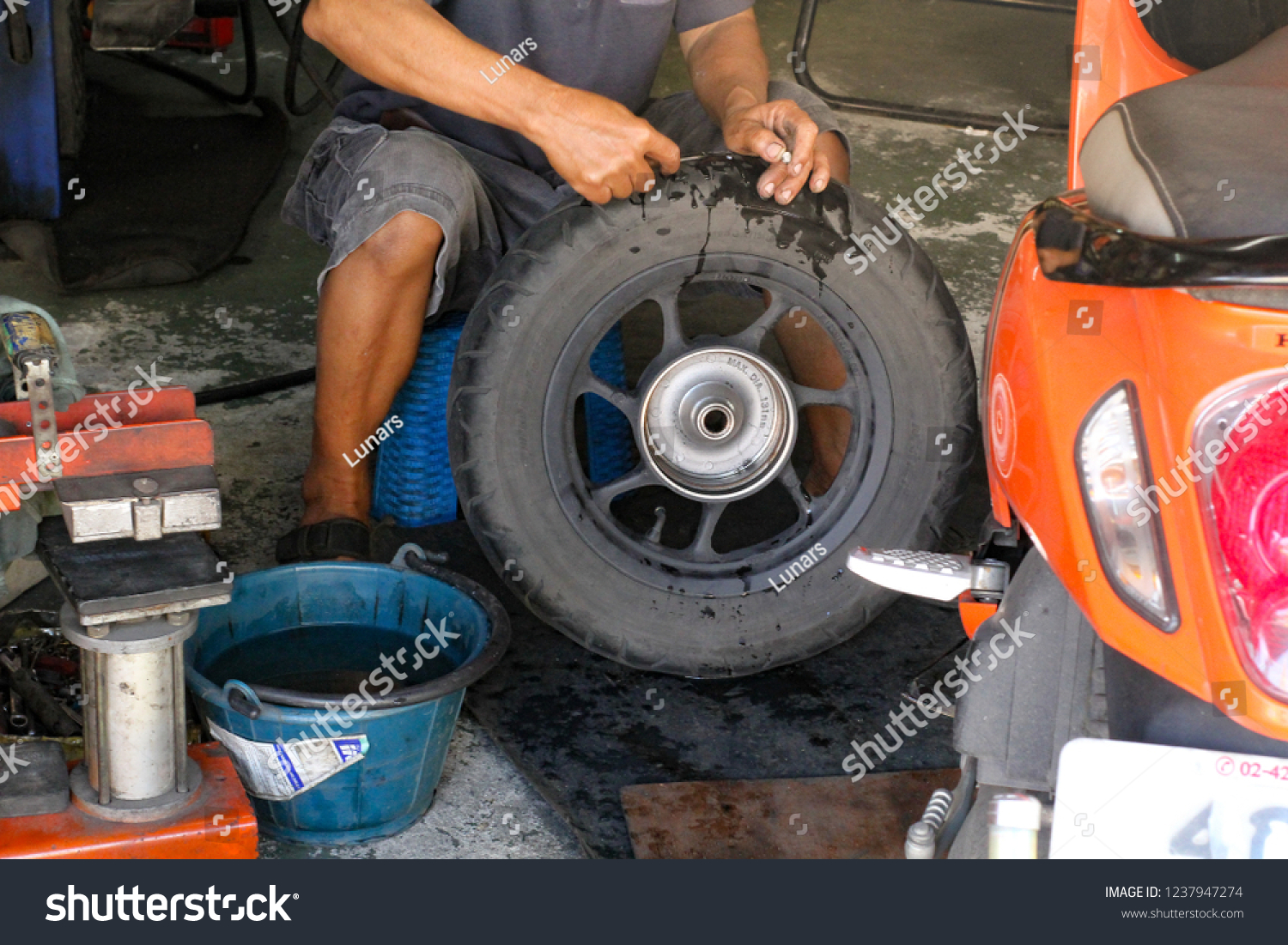 tire technician tools