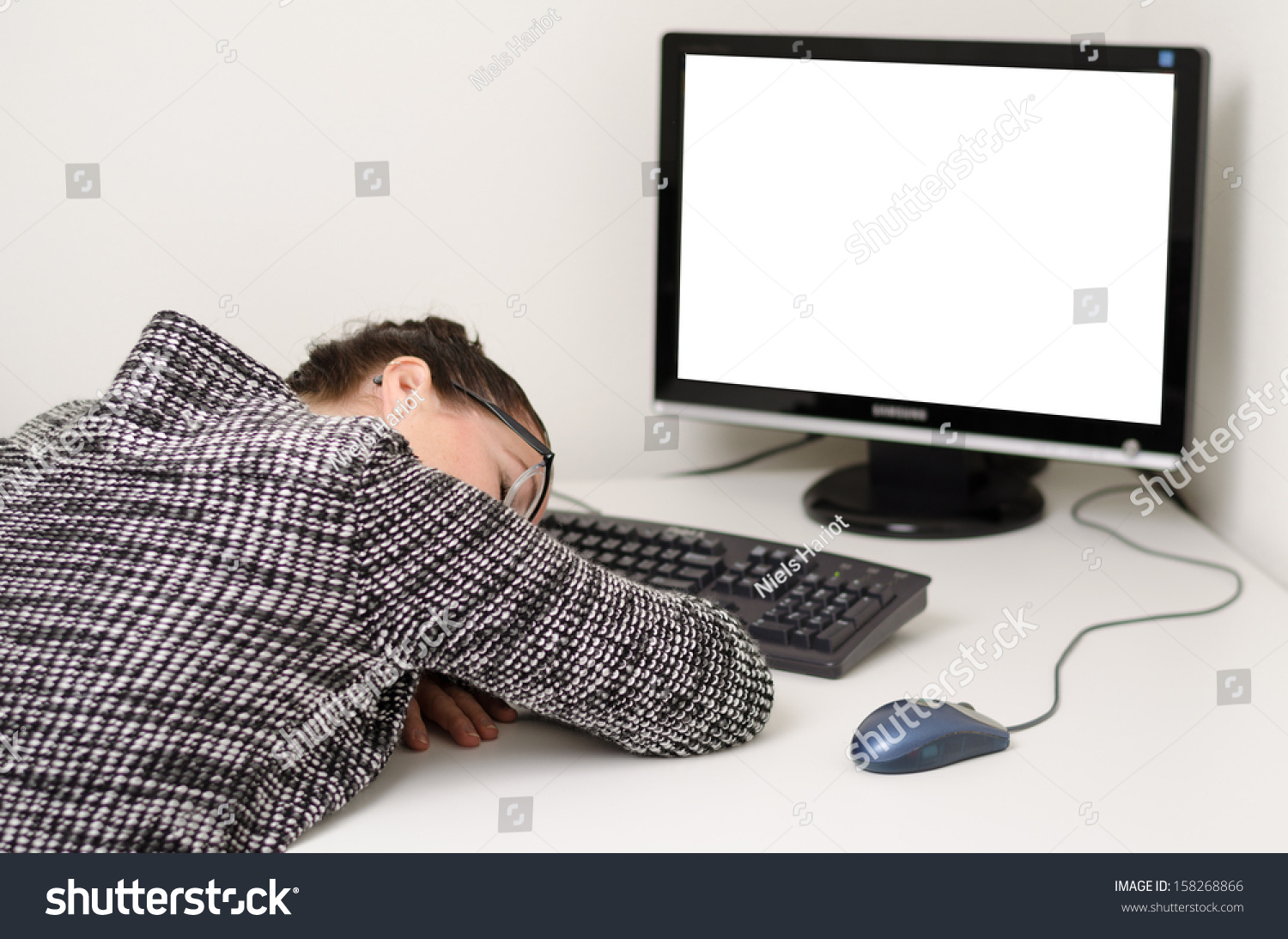 Tired Woman Sleeping Her Desk Behind Stockfoto Jetzt Bearbeiten
