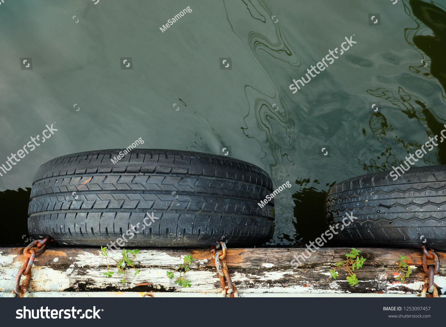 Top View Recycled Tire Boat Bumpers Stock Photo 1253097457 | Shutterstock